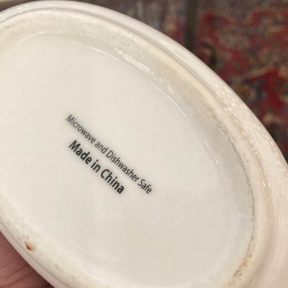 Ceramic gravy boat. Similar to Italian countryside. May be that but not marked. - Picture 4 of 5